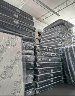 Set queen size mattress and box spring