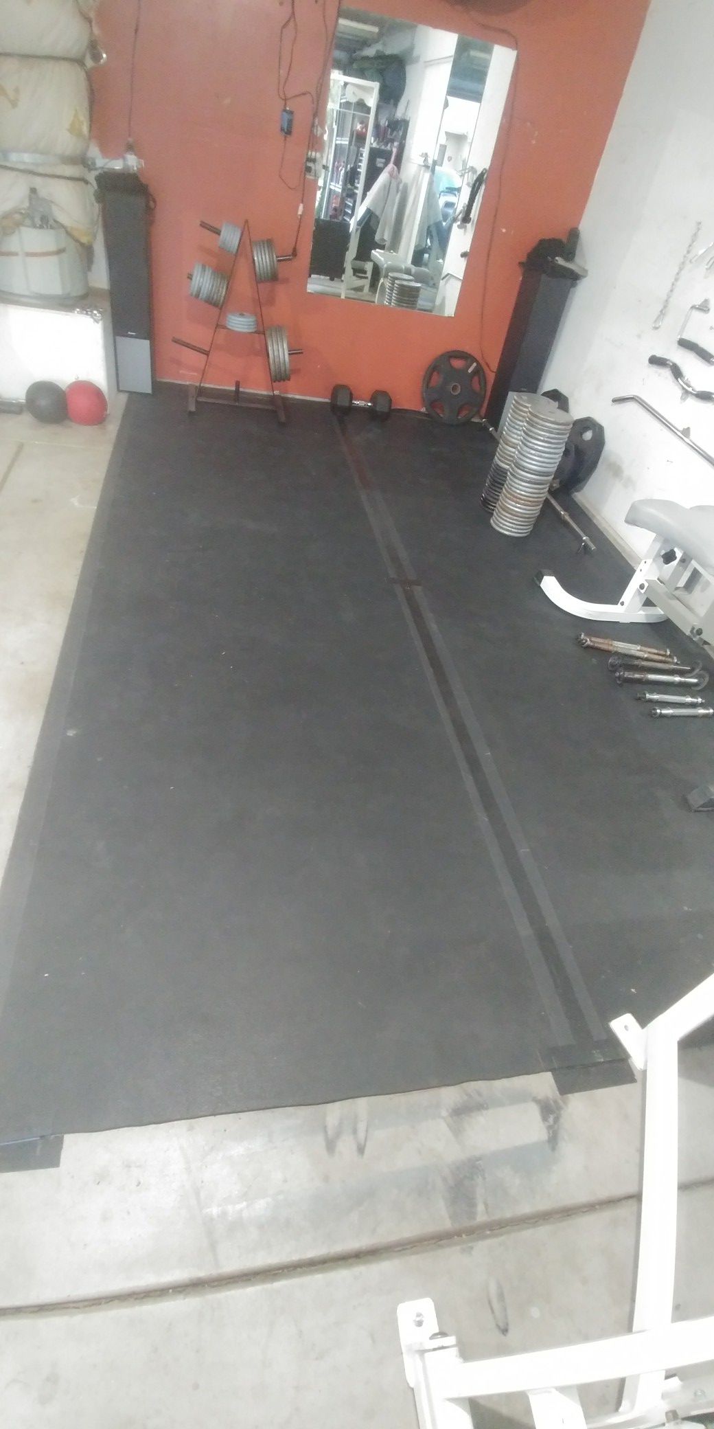 104 square feet rubber exercise mat
