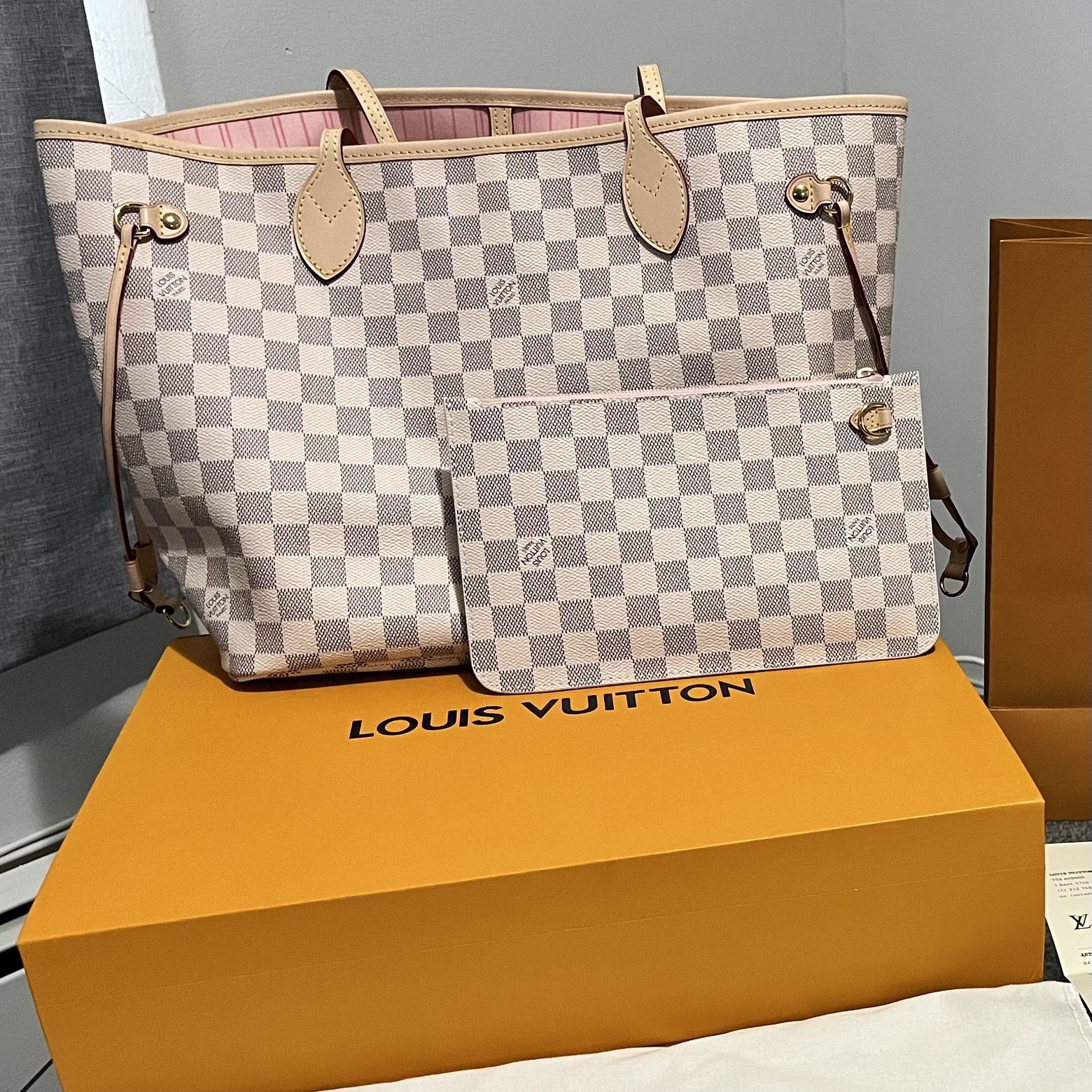 Brand New Authentic Louis Vuitton Brown Monogram Beige Interior MM Neverfull  Handbag for Sale in Valley Stream, NY - OfferUp