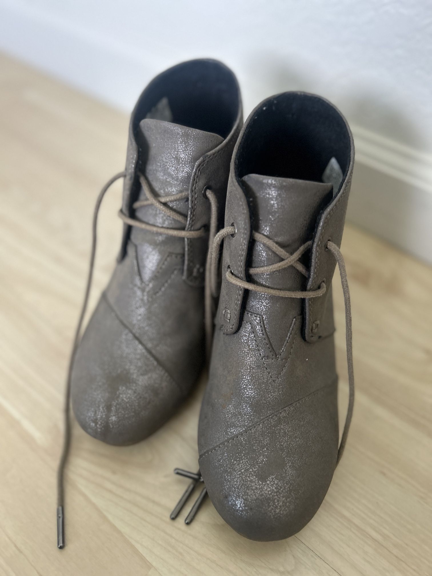 Boots TOMS