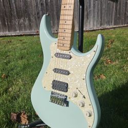 AXL strat Style Guitar