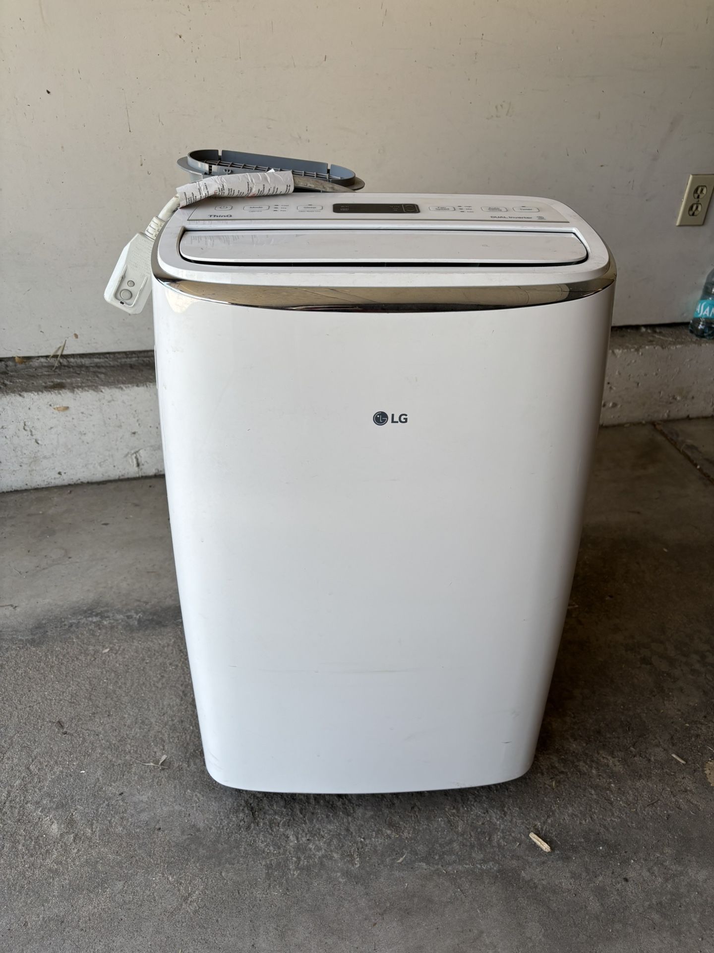 LG DUAL Inverter Smart Wi-Fi Portable Air Conditioner - 10,000 BTU (SACC) / 14,000 BTU (ASHRAE)