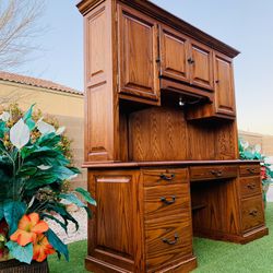 24D 72W 80H BEAUTIFUL HEAVY OAK WOOD EXECUTIVE DESK & HUTCH ( WINNERS ONLY ) (FREE DELIVERY-FIRST FLOOR 🚚 FIRM PRICE $1000) GENTLY USED 😍👌🏻