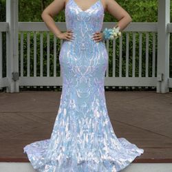 SELLING DAUGHTER’S PROM DRESS