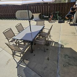 Patio Table And 6 Chairs 