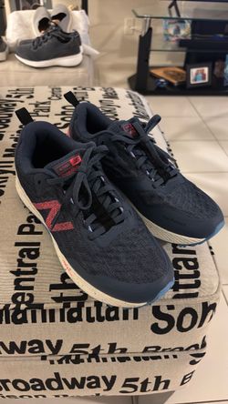 WOMENS NEW BALANCE SIZE 7