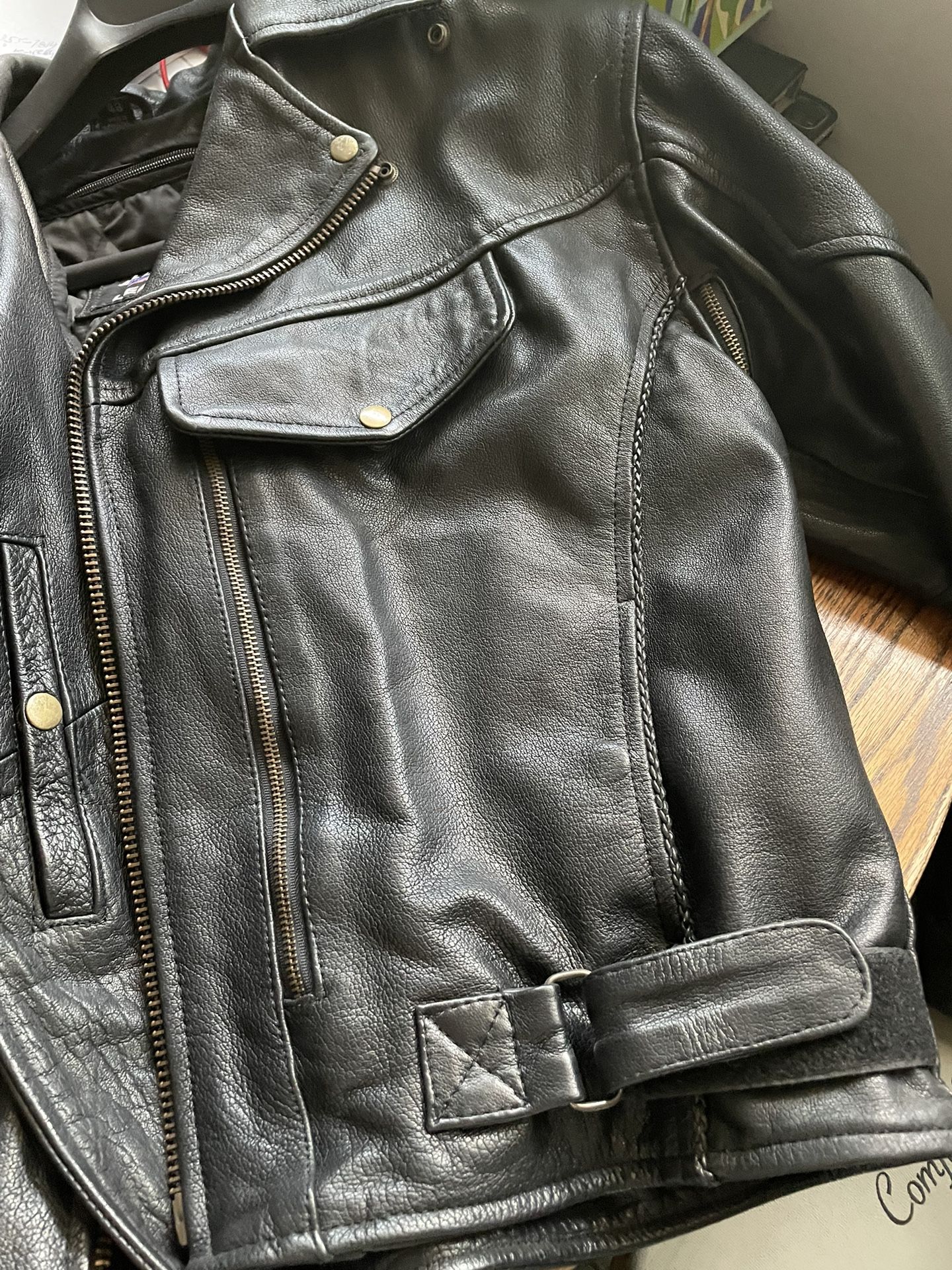 Men’s Size 38 Leather Motorcycle Jacket 