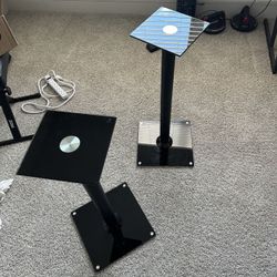 Studio speaker Risers