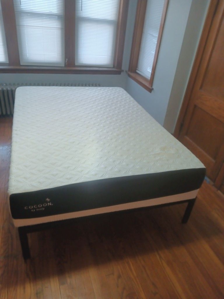 Memory Foam Bed &++ Dresser