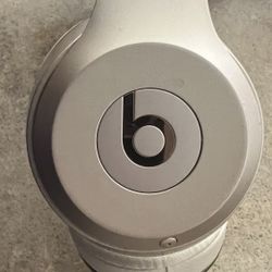 Beats Solo 3 Like New