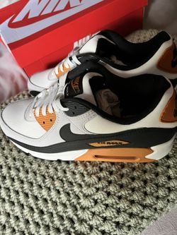 NIKE AIR MAX 90. Men’s Size 9. Monarch, White, And Black. Brand New. 