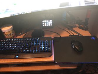 Razer Keyboard, mousepad and Logitech Mouse