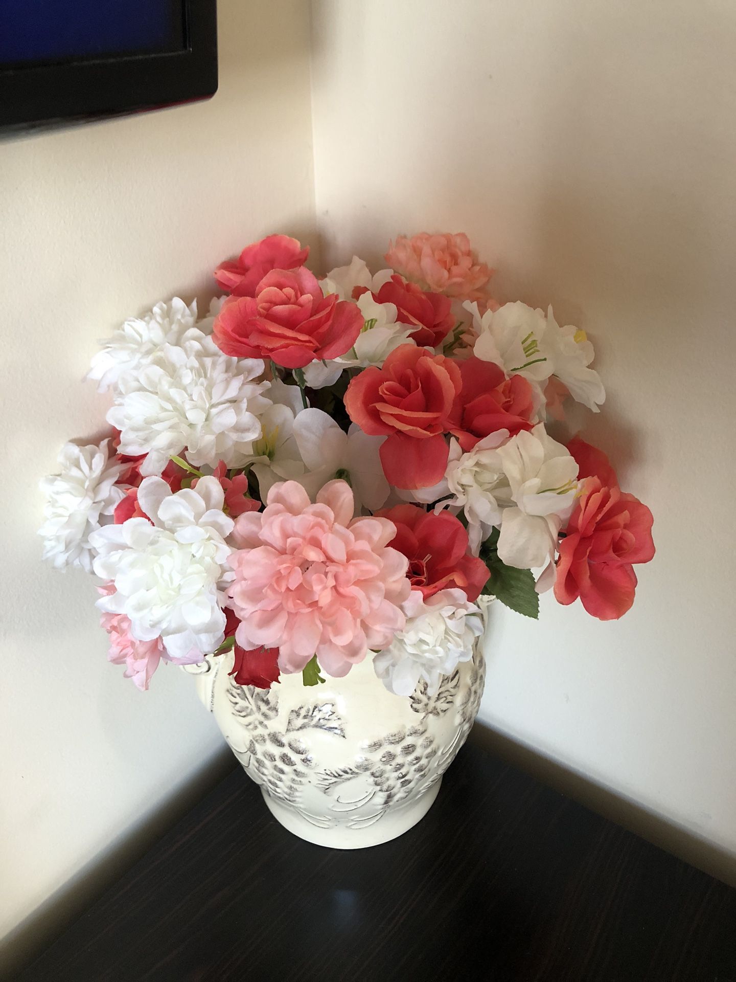 Big Vase ๐บ With Brand New Flowers ๐บ