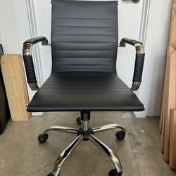 Ribbed Office Chair 