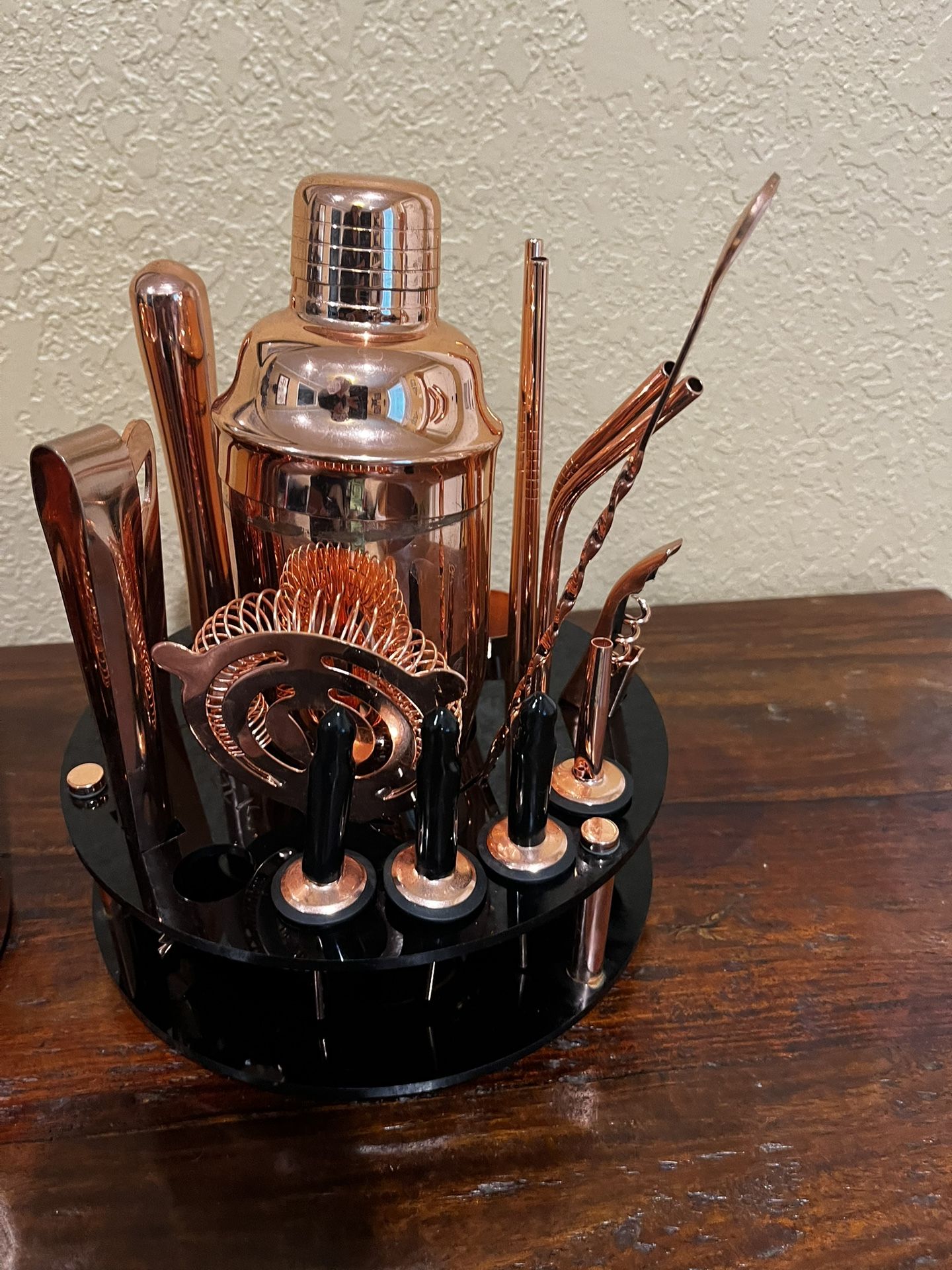 19 Piece Drink Stainless Steel Rose Gold With 3 Quart Ice Bucket (ONE PIECE MISSING ON THE RACK)…$35