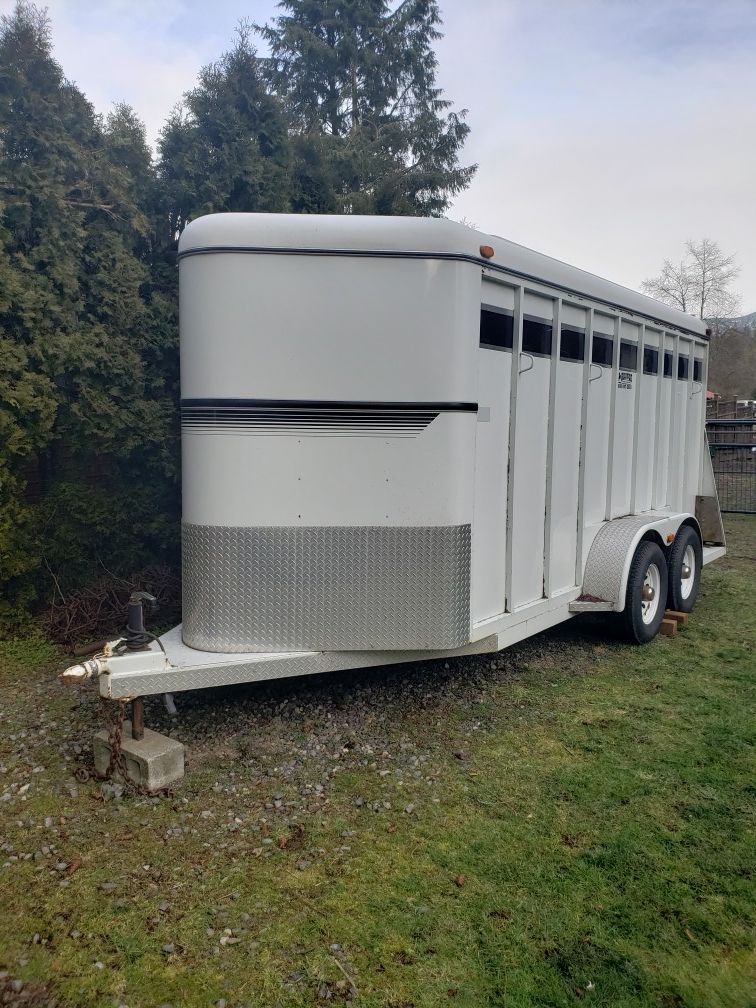 2000 Circle J Horse trailer for Sale in Enumclaw, WA OfferUp