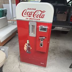 Coke Vendo  39 10 Cent Coke Machine All Complete And Straight 