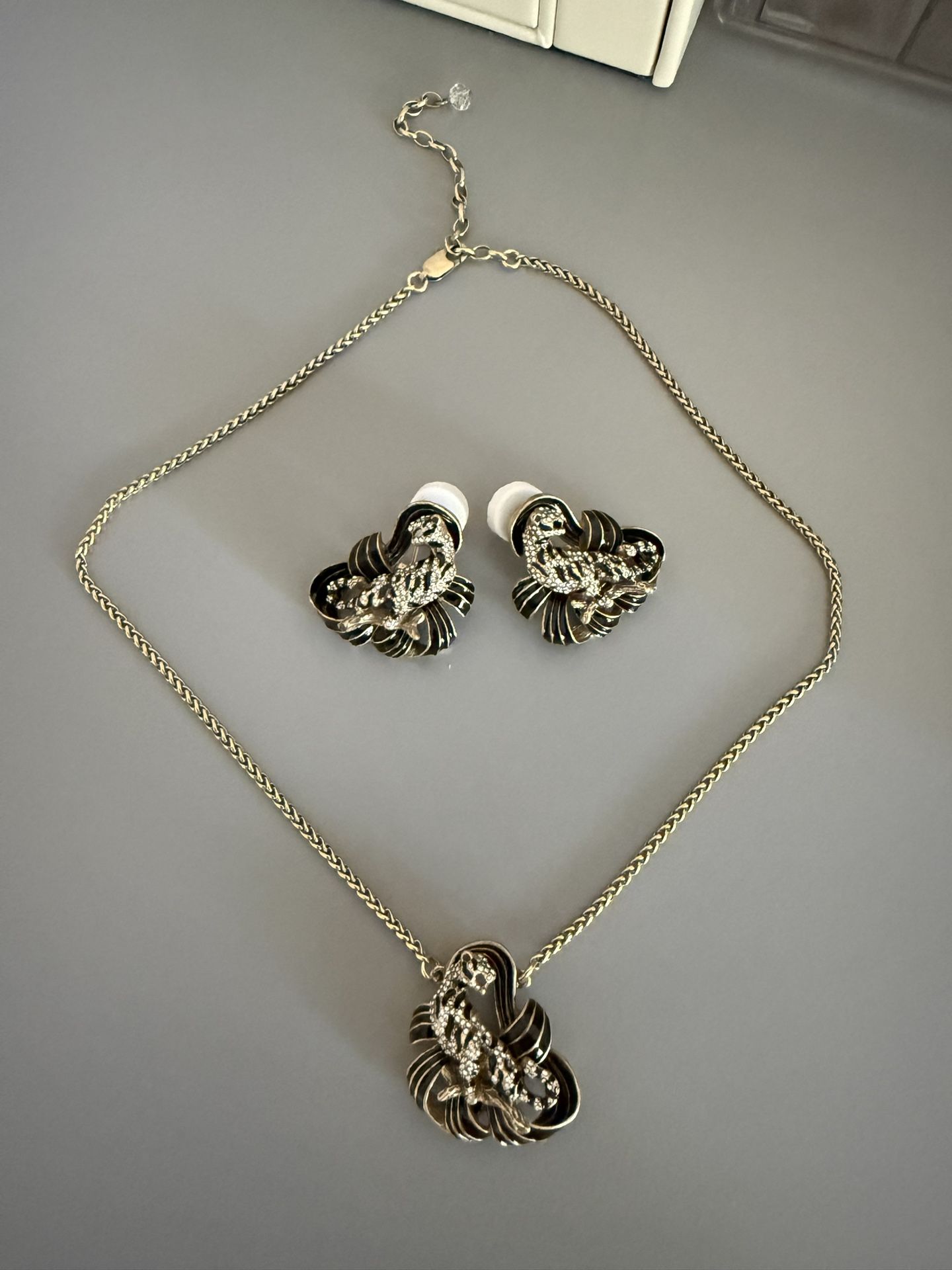 Women’s vintage black and gold leopard jewelry set