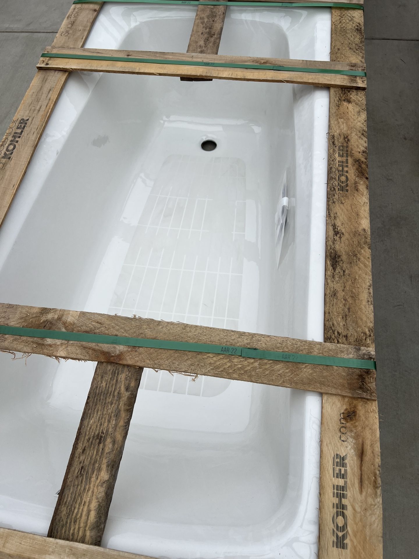 New KOHLER Villager Bath Tub Left Hand Drain 60”x30” White