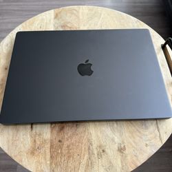 MacBook Pro 16-inch (M4 Max)