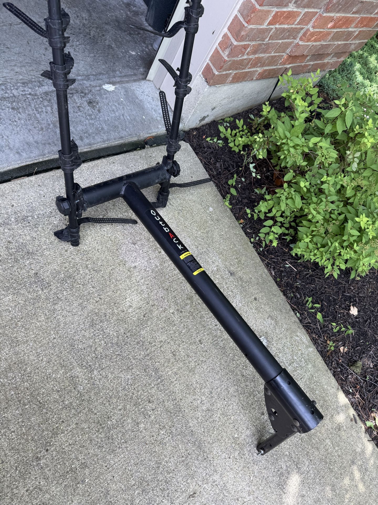 Outback 4-Bike Bicycle Car Hitch Rack in good shape!  Holds 4 bikes.  