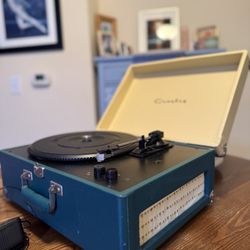 Vintage Crosley Portable Record Player Model CR249 Green Beige