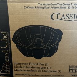 Pampered chef Stoneware fluted pan