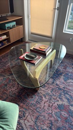 Noguchi Table Triangle Glass Coffee Table, Vintage Glass End Table, Solid Wood Base and Triangle Clear Glass Top, Modern End Table for Living Room, Pa