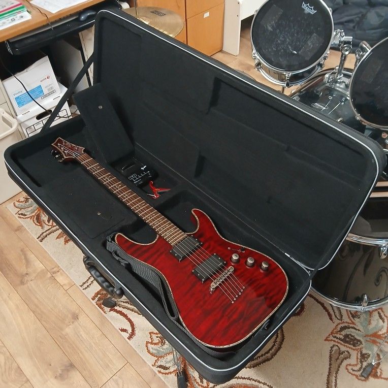 (Like New) 2006 Schecter Hellraiser C-1 (Comes W/ Case & Extras)