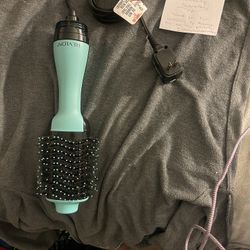Revlon One-Step Hair Dryer & Volumizer – Works Great