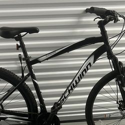 Schwinn Mountain Bike, Medium. Like New Condition 