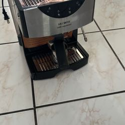 Coffee Maker (https://offerup.com/redirect/?o=TXIuQ29mZmVl)