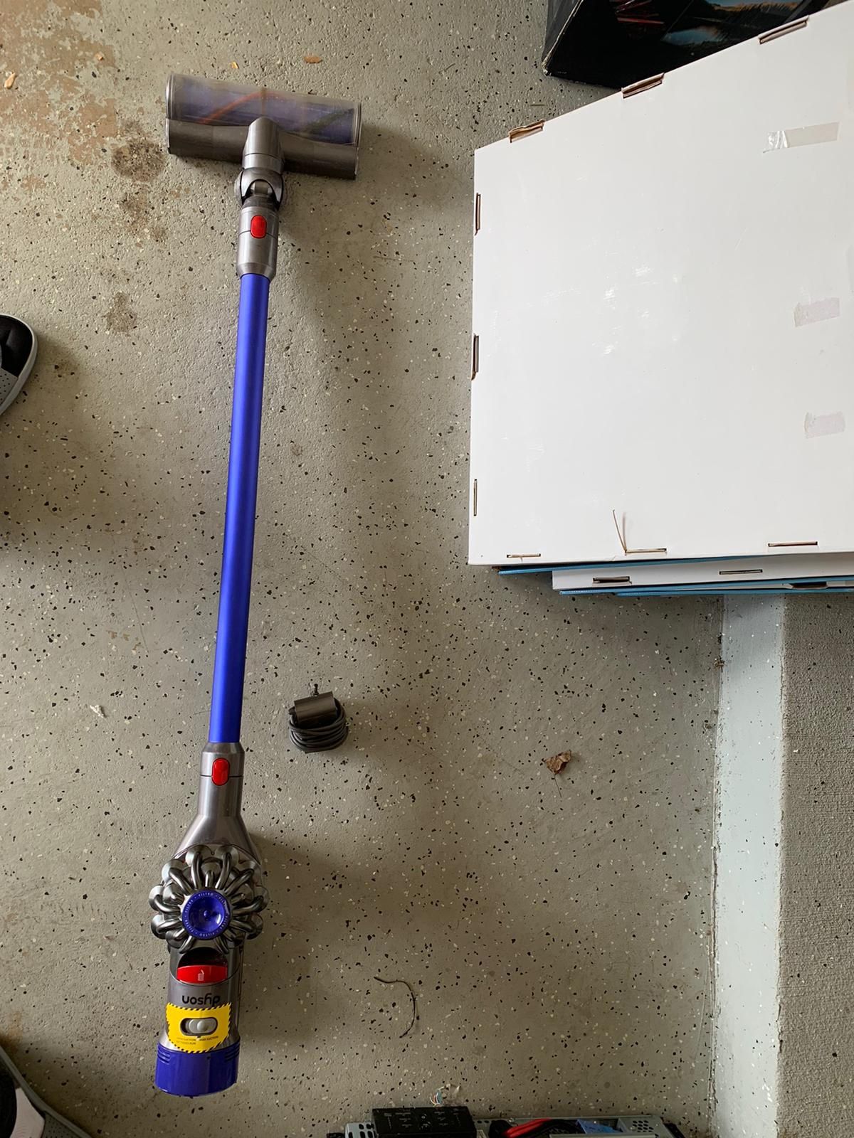 Dyson vaccum v8