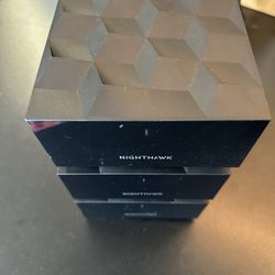 NETGEAR Mesh Routers WiFi / internet 