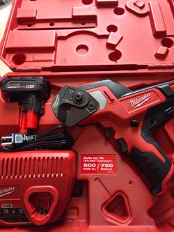 Milwaukee M12 Cable Cutter Kit