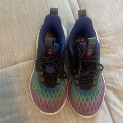 Curry Basketball shows size 6 In Youth