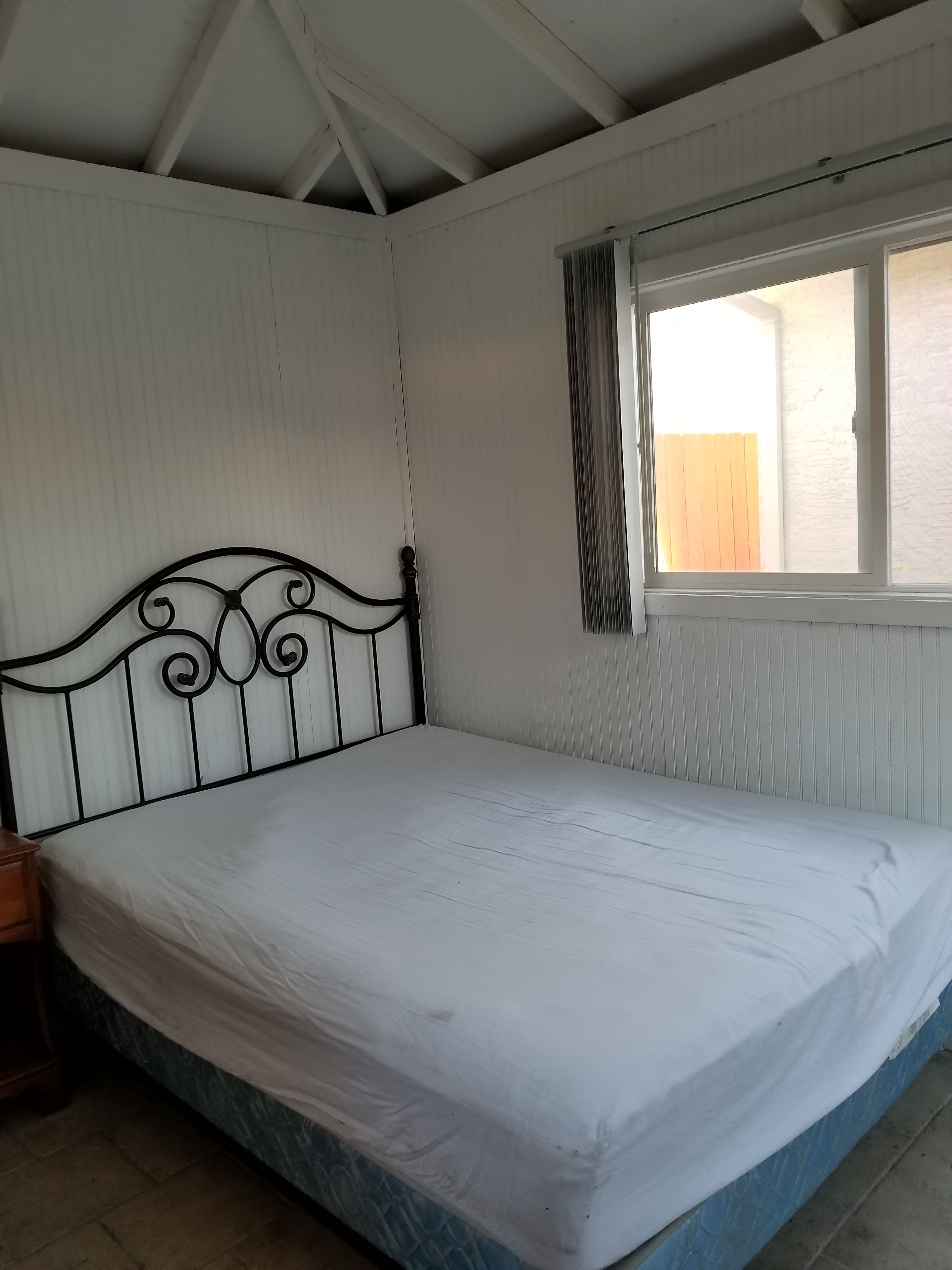 Se renta un cuarto amueblado