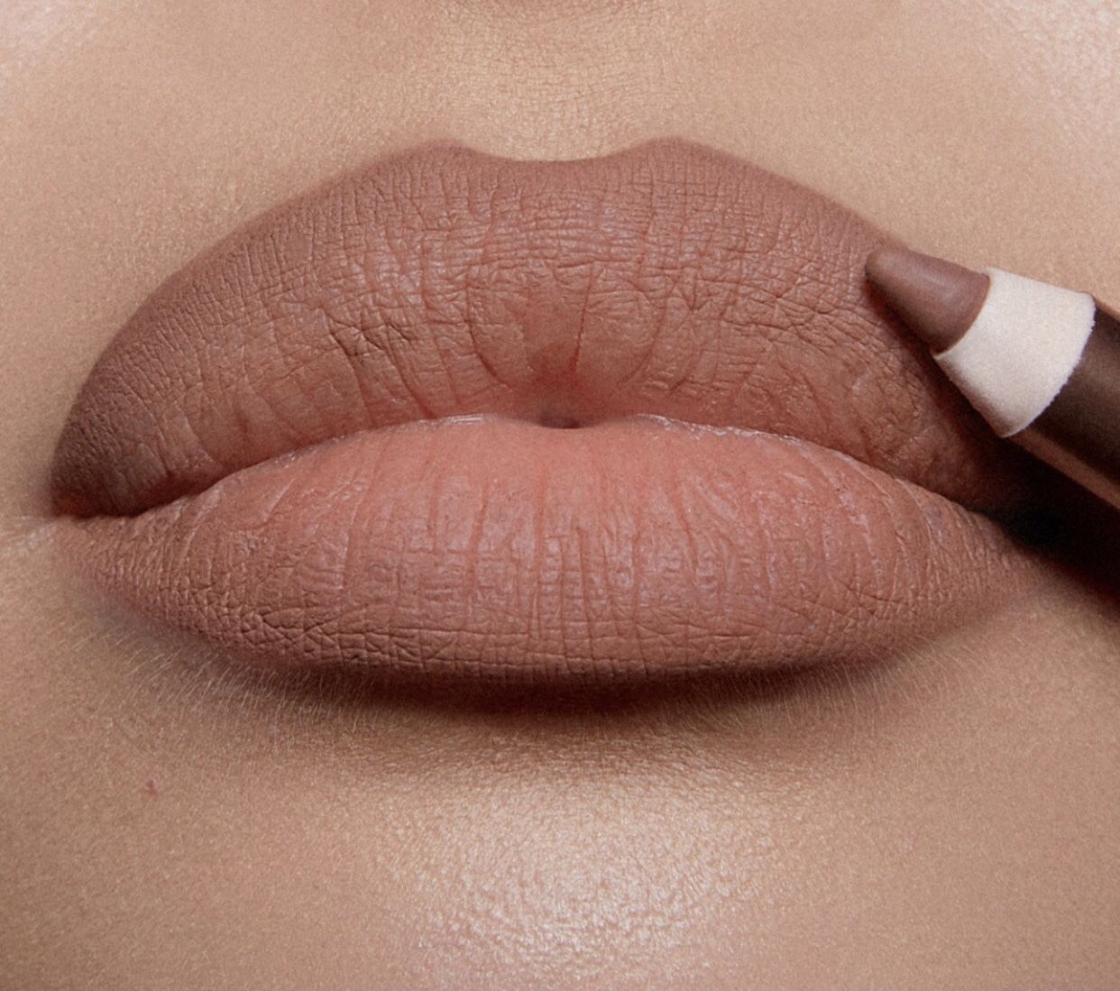 New! Charlotte Tilbury💕👄”ICONIC NUDE” 👄💕Lip Cheat  