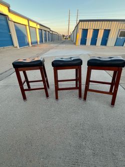 3 leather kitchen/bar stools $44