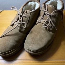 Those Are UGG For Man’s The Size Is 10 It’s Barely Used 