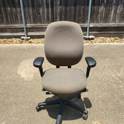 Beige Office Chair $40 (Good Condition)
