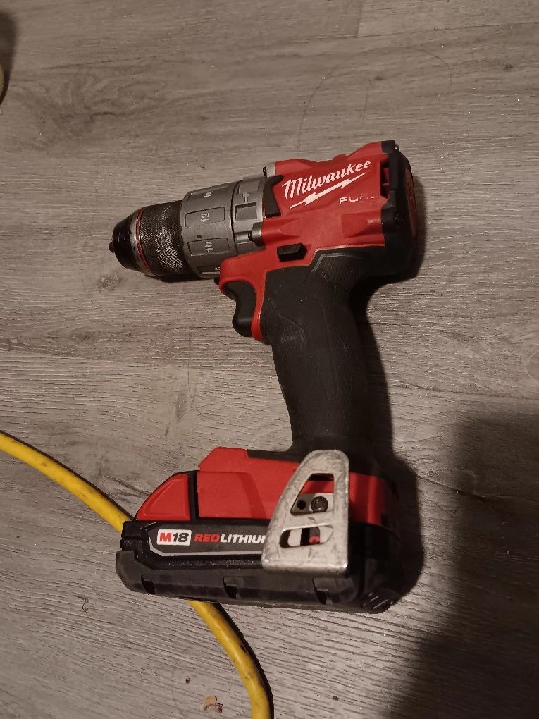 Milwaukee M18 Fuel Brushless Hammer Drill w/ 2.0 Battery
