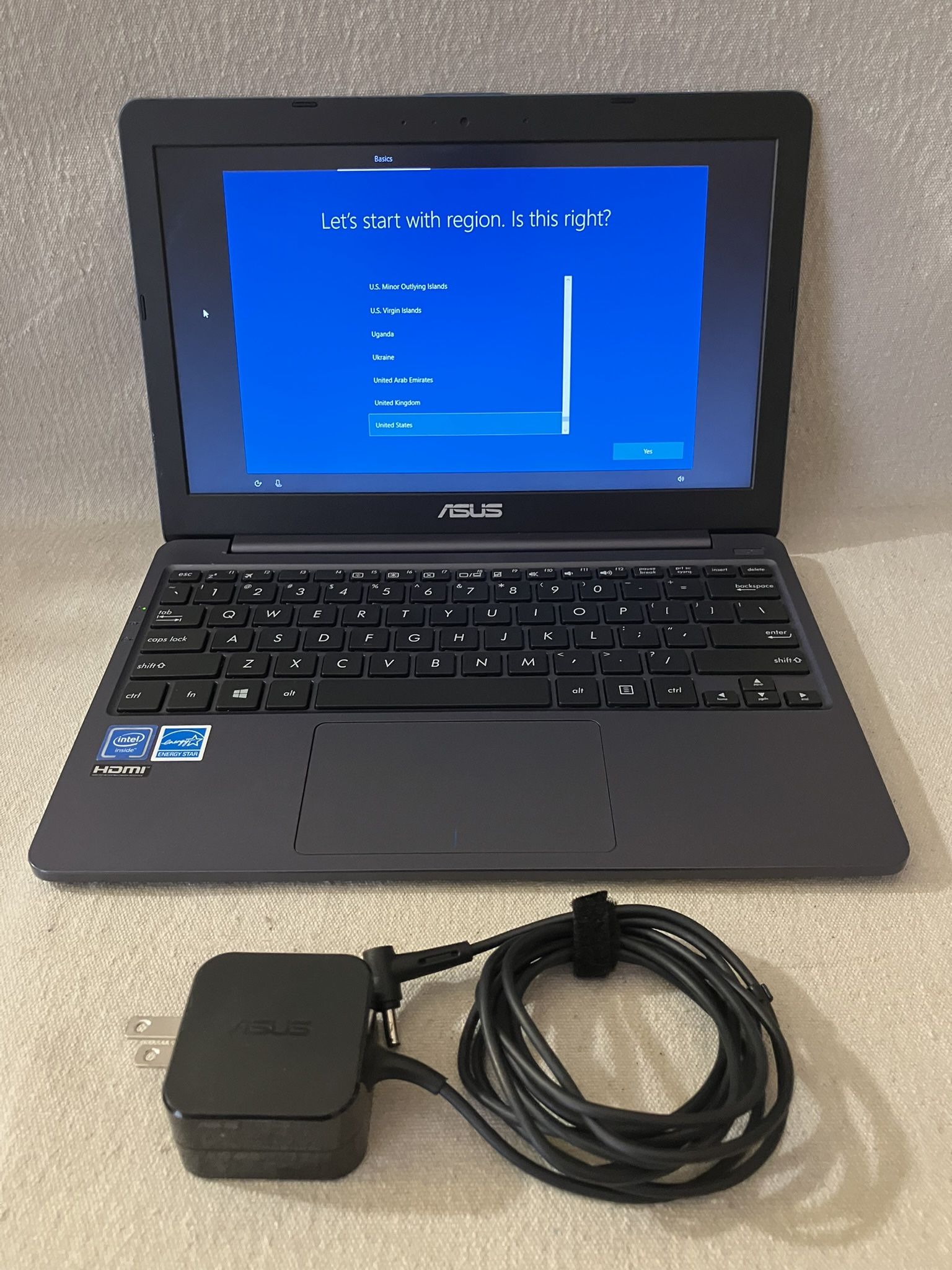 ASUS Vivobook 11.6 inch Display (32GB, Intel Celeron N4000, 1.10 GHZ, 2GB) - Blue