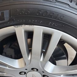 Like new MICHELIN Tire