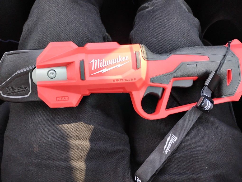 Milwaukee M12 Shears