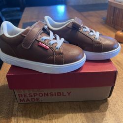 NEW - Kids/toddler  Levi sneakers. Size 9