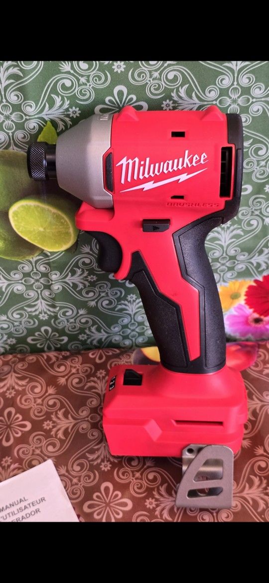 Milwaukee
M18 18V Lithium-Ion Compact Brushless Cordless 1/4 in. Impact Driver (Tool-Only)