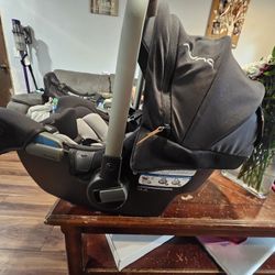 Nuna Pipa RX with RELX Base only used 3 times