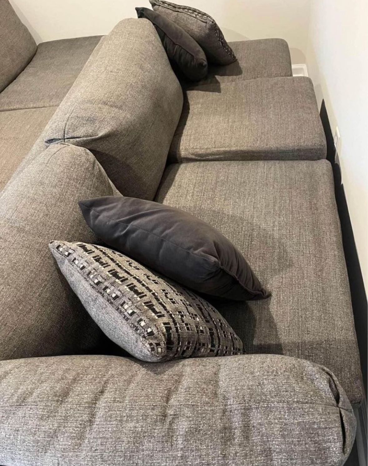 L-Shaped Sectional Couch W/Pillows
