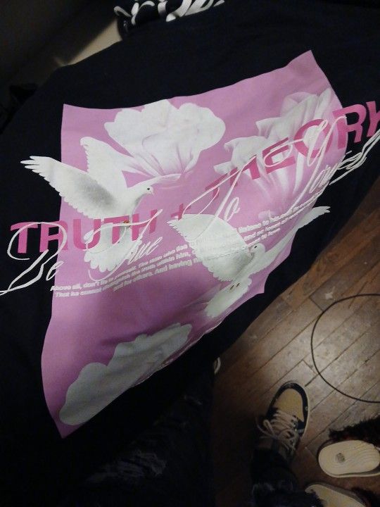 Hoodies N Tees Sz M - L